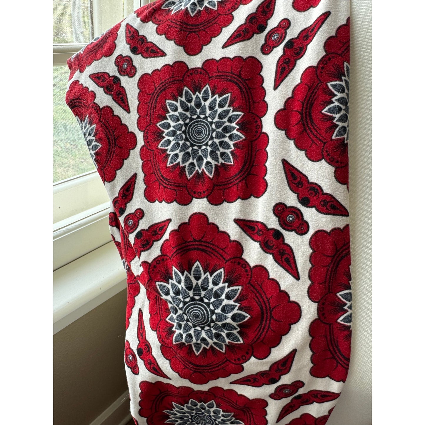 Lularoe Red and Black Print Leggings TC