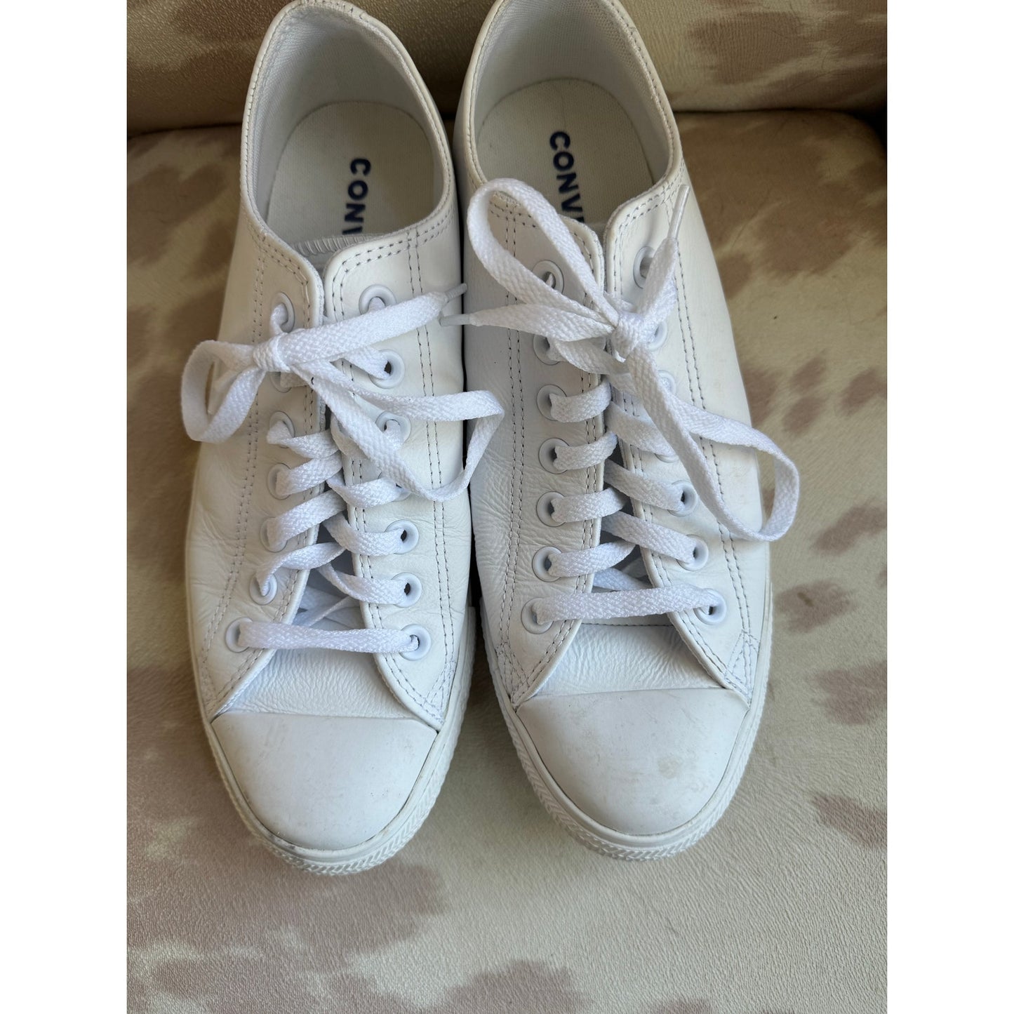 Converse Women’s Chuck’s 10.5M White Leather Worn Once